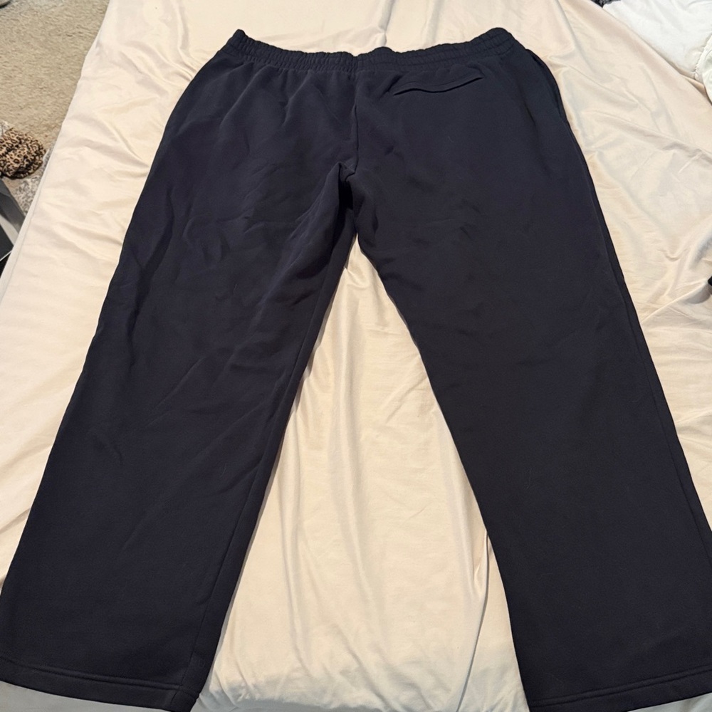 Under armour XXL sweats. Very warm and comfy - Picture 4 of 4